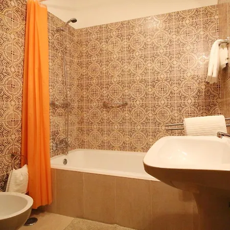 Lisbon Beach Family דירה *